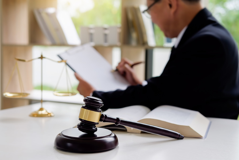 Untangling Clues in Corporate Legal Proceedings